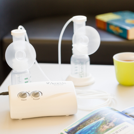 Dois-je stériliser mon tire-lait et ses accessoires après chaque utilisation ?