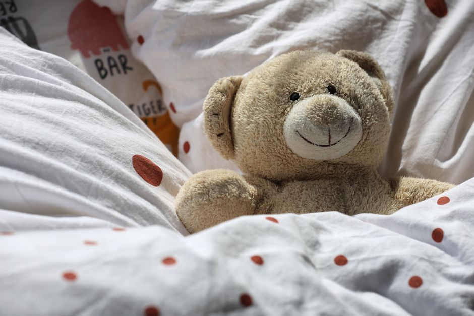 Bambin dans son lit