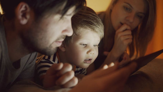 Enfant devant un écran