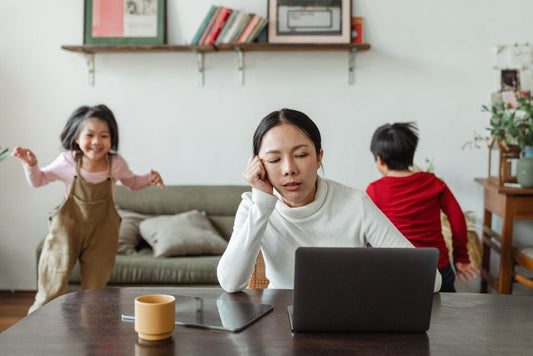 Maman gérant sa charge mentale