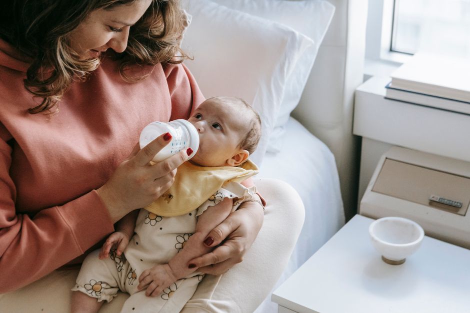 Bébé qui régurgite après une tétée