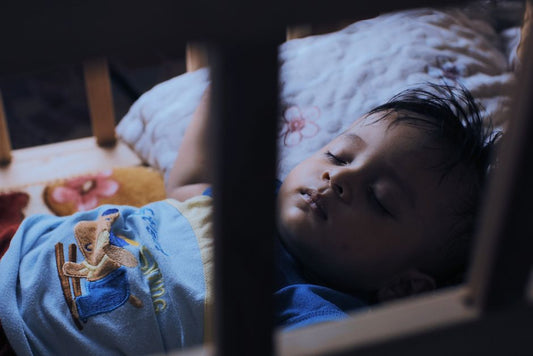 Bébé de 7 mois qui fait la sieste
