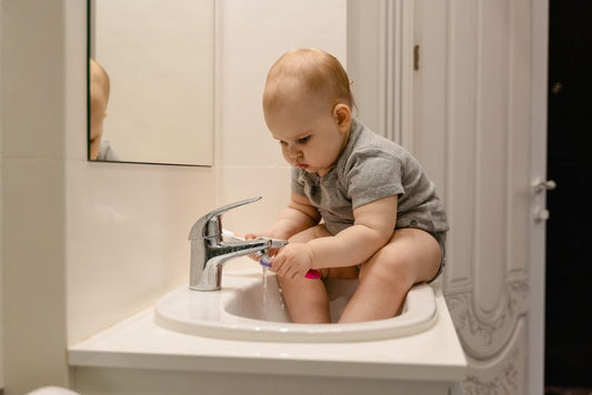 Enfant sur pot