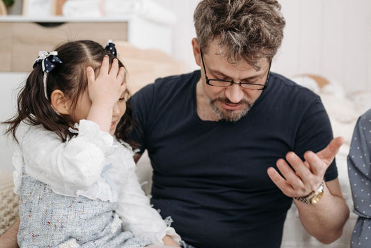Parent posant une limite calme