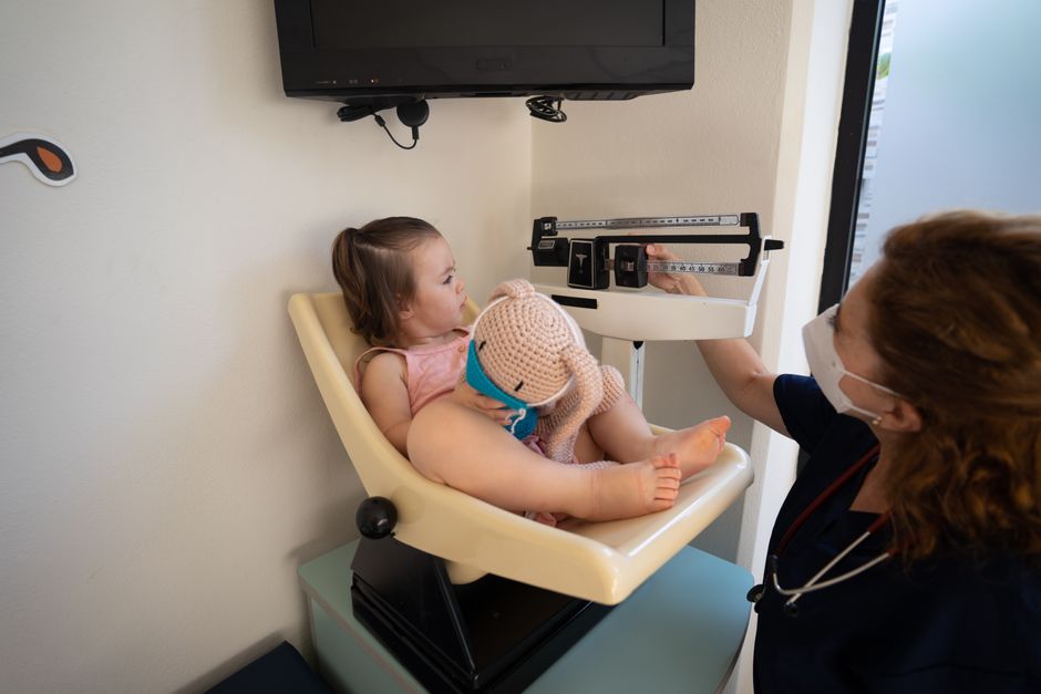 Consultation pédiatrique pour un bébé de 2 mois