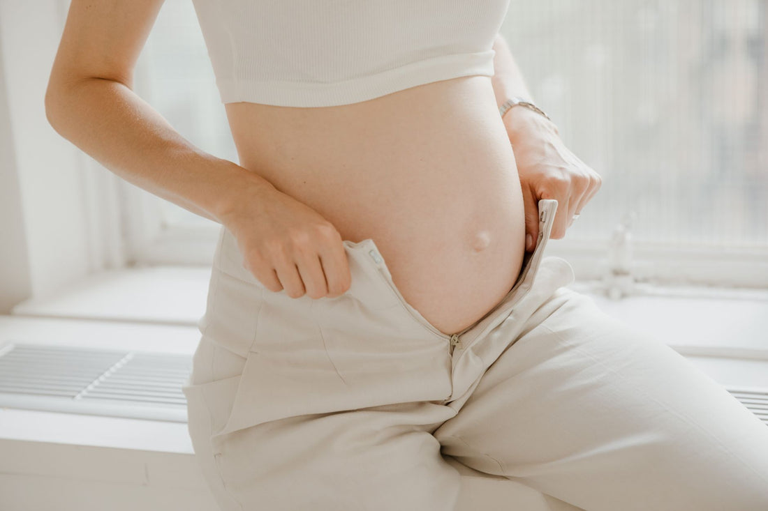 Ventre de grossesse à 8 mois