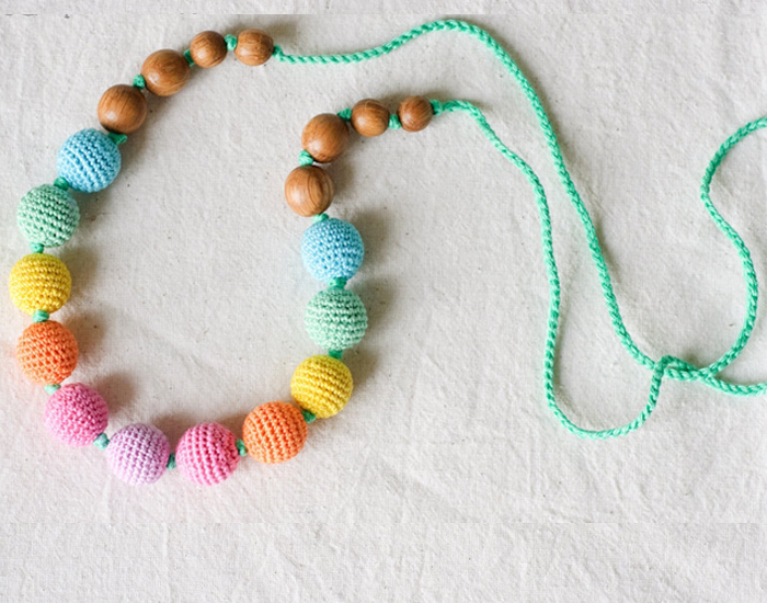 KANGAROO CARE Collier d'Allaitement et de Portage - Knotted Aqua Rainbow