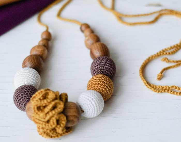 KANGAROO CARE Collier d'Allaitement et de Portage - Classic Gold Brown and Cream