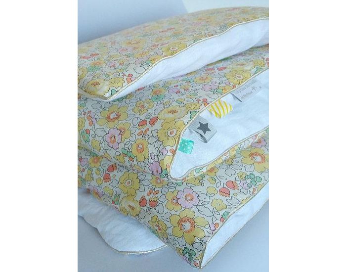 LES P'TITES MERVEILLES DE BERENICE Couverture B�b� en Liberty Betsy Jaune Soleil Lin Blanc