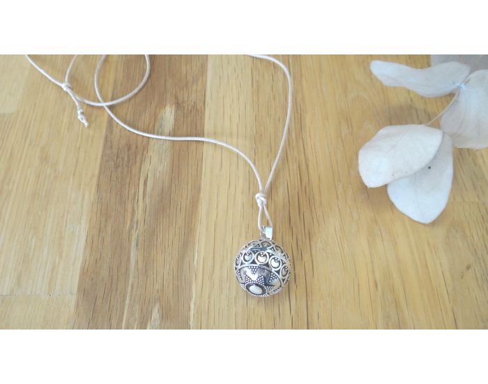 MADELEINE ET MAMAN Bola de Grossesse Arabesque Argent, Cordon Beige Naturel Cuir Vritable.