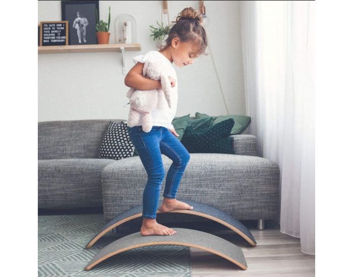 WOBBEL Planche D'�quilibre Starter En Bois Et Feutre Gris - 70 x 27.5 cm - D�s 18 Mois (7)