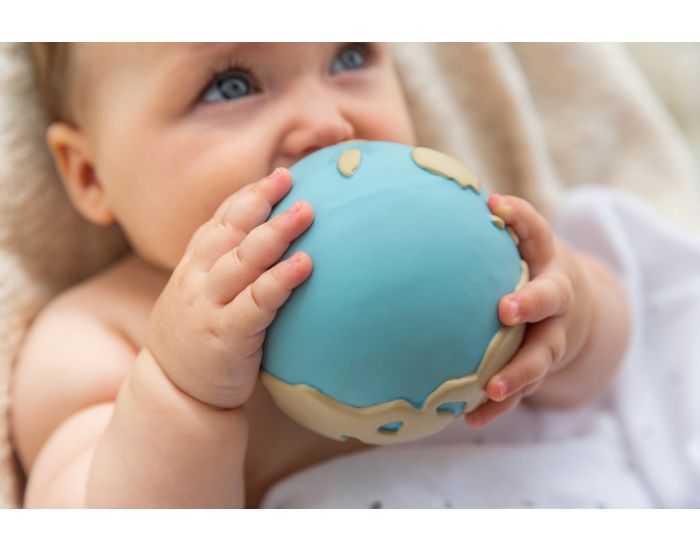 OLI & CAROL Earthy The World Ball - D�s la Naissance (12)