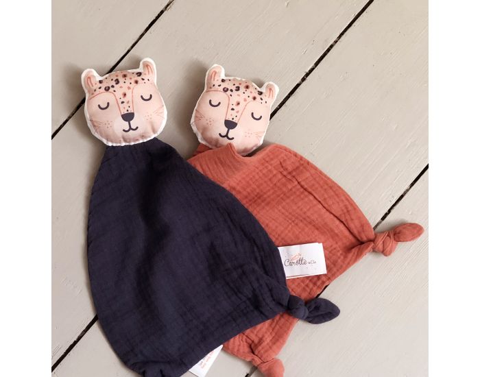 CAROTTE & CIE Doudou Panthre en Double Gaze - Bleu Marine (3)