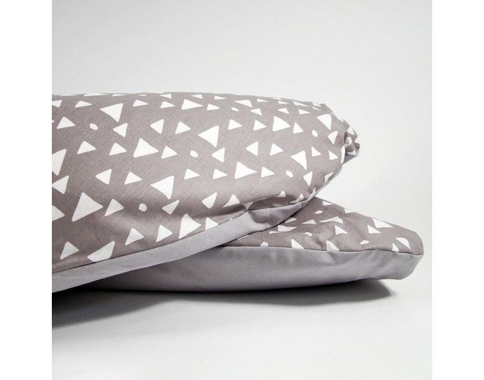 LES BABILLEUSES Coussin de maternit� Georges - Triangles gris (1)