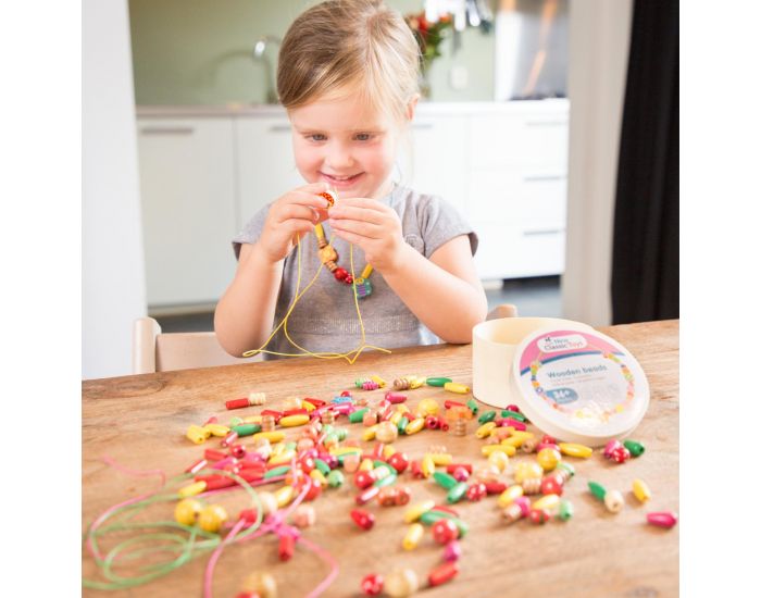 NEW CLASSIC TOYS Bote de perles en bois - 100 gr - Ds 3 ans (2)