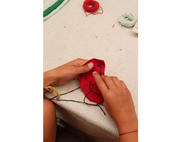 OLI & CAROL Kit de Couture Do It Yourself Wally La Past�que - D�s 6 ans  (6)