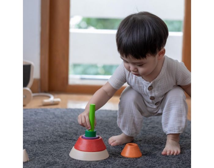 PLAN TOYS Pyramide en Bois � empiler et � encastrer - D�s 18 mois (1)