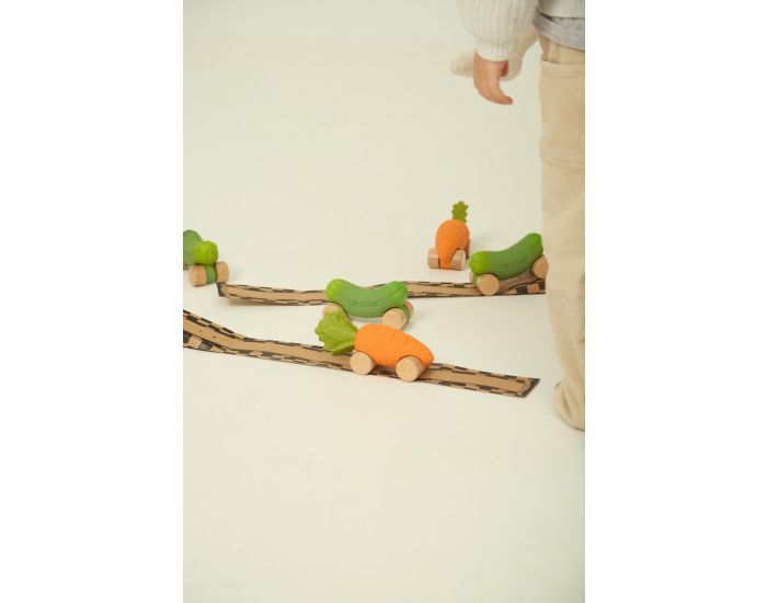 OLI ET CAROL Cathy la Voiture Carotte - D�s la Naissance  (1)