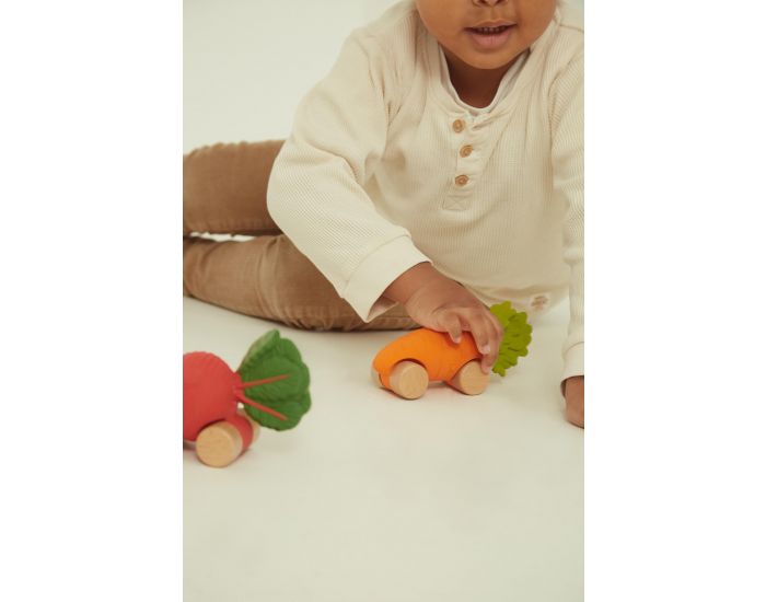 OLI ET CAROL Cathy la Voiture Carotte - D�s la Naissance  (3)