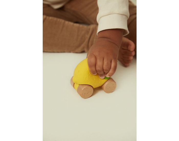 OLI ET CAROL Lou la Voiture Citron - D�s la Naissance  (1)