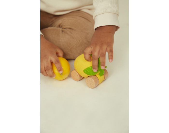 OLI ET CAROL Lou la Voiture Citron - D�s la Naissance  (3)