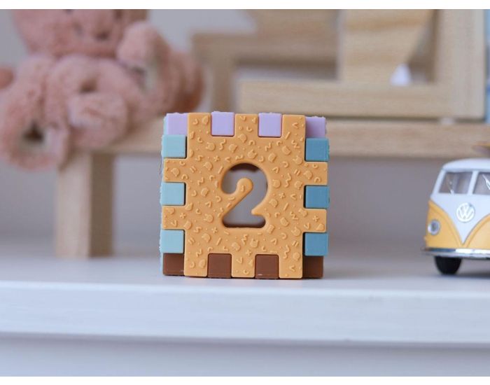 WE MIGHT BE TINY Cube en Silicone - D�s 6 mois  (2)