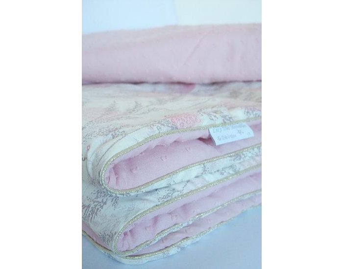 LES P'TITES MERVEILLES DE BERENICE Couverture B�b� Liberty - Beige Plumetis Rose et Passepoil Dor� (1)