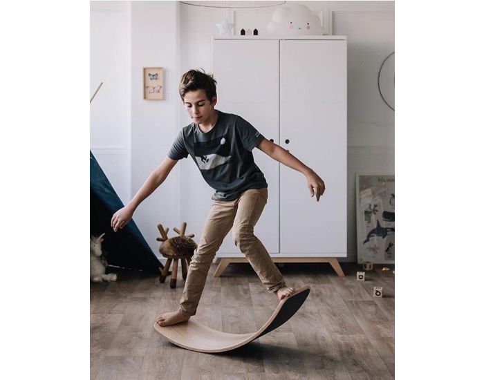 WOBBEL Planche d'Equilibre avec Feutre Noir en Bois - Starter - Ds 18 mois (1)