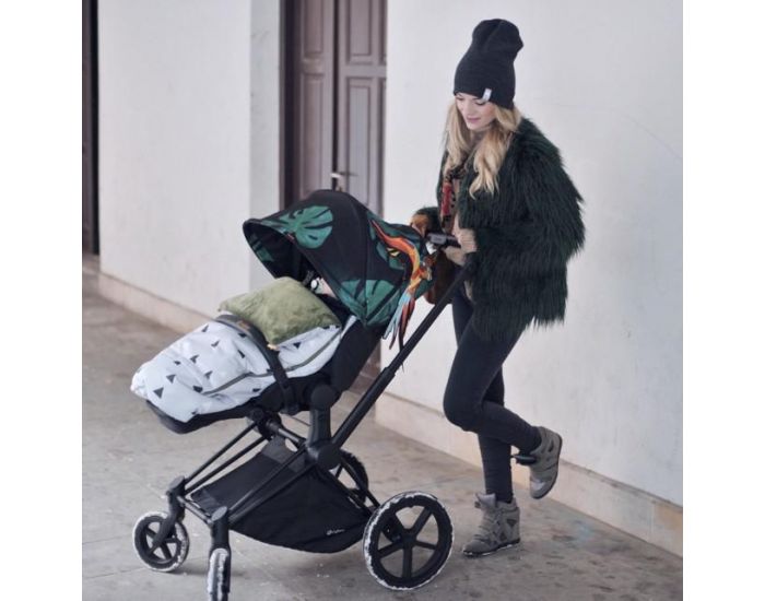 SEVIRA KIDS Chancelire XXL universelle et impermable - 0  4 ans - Galaxie (27)