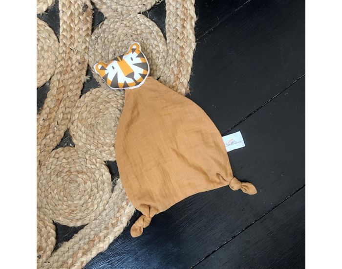 CAROTTE & CIE Doudou Tigre en Double Gaze - Camel - Ds la Naissance (1)
