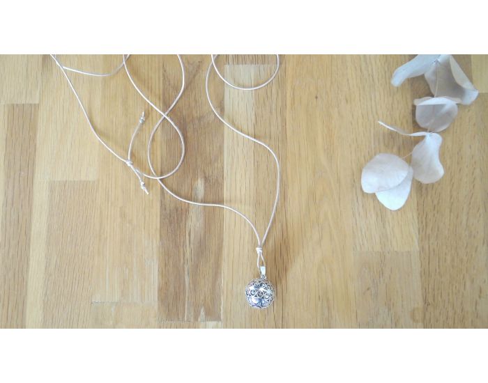 MADELEINE ET MAMAN Bola de Grossesse Arabesque Argent, Cordon Beige Naturel Cuir Vritable. (2)