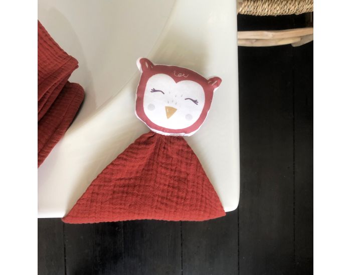 CAROTTE & CIE Doudou Hibou en Double Gaze - Rouge Terracotta - D�s la naissance.  (1)