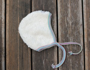 PICKAPOOH Bonnet Bébé en Coton Biologique - Mia - Liseré Bleu  6-12 mois -Tour de Tête 48 cm